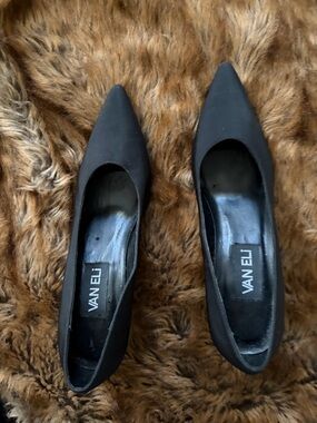 Van Eli Black Pointed-Toe Mid Heel Pumps